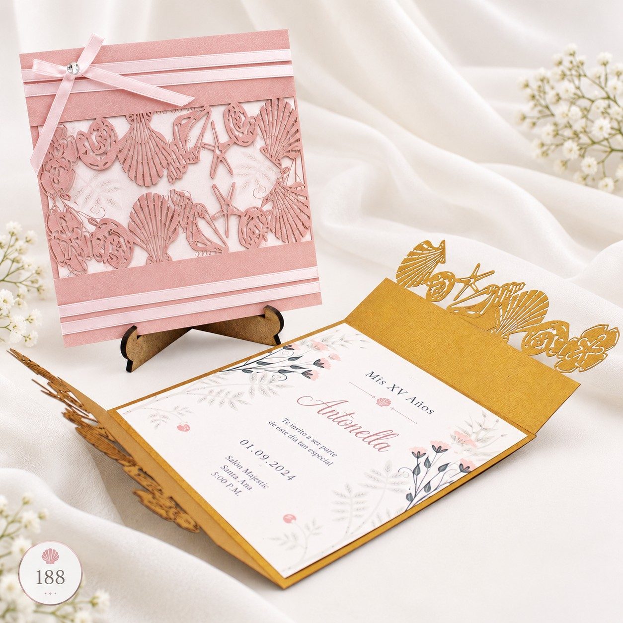 Invitación de 15 años · Calado de flores con cinta cruzada · 188