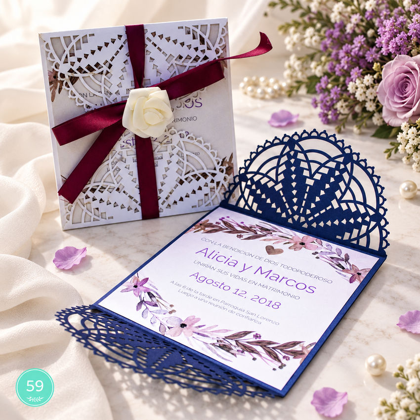 Invitación de boda · Calado blanco con flor y cinta vino · 59